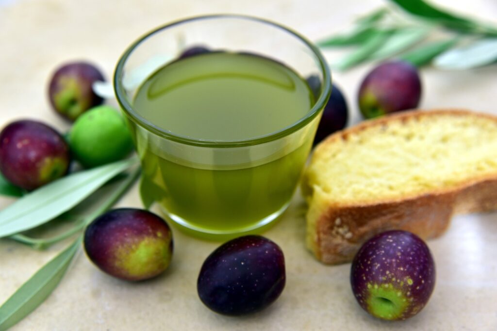 Benefits of olive oil for the face before bed